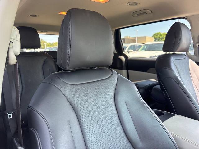 Used 2022 Kia Carnival LX FWD image 25