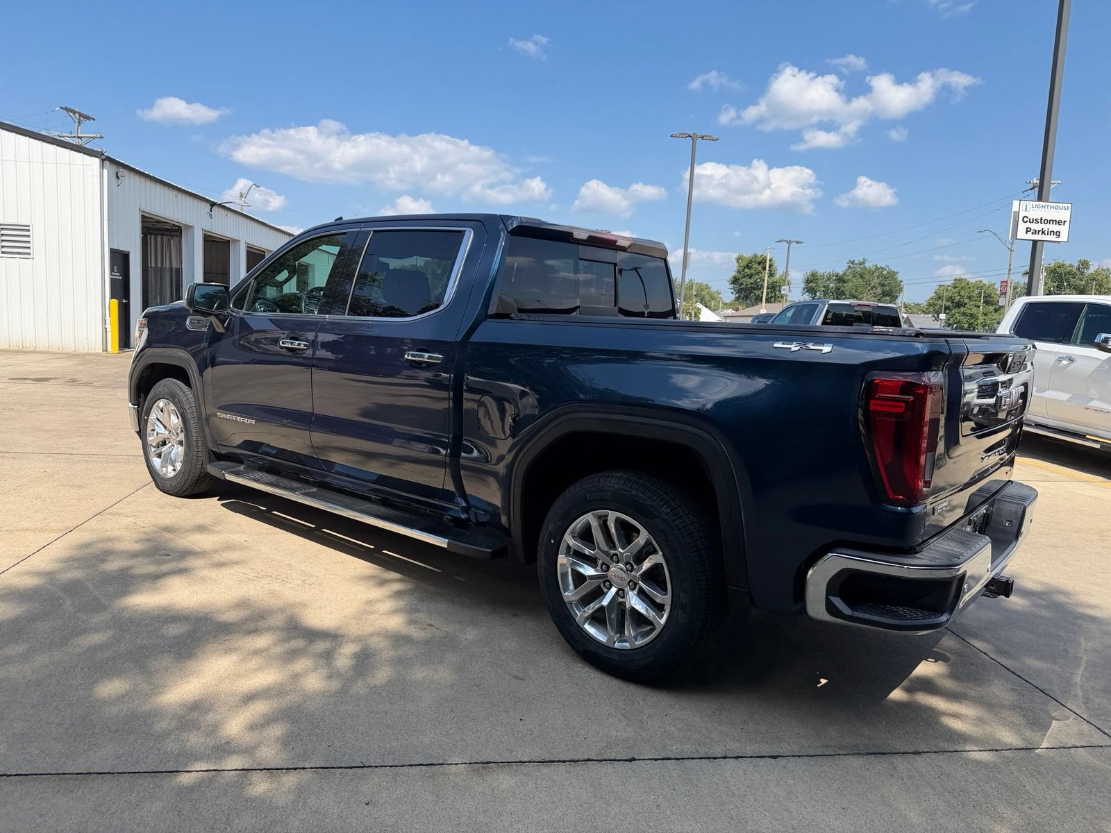 Used 2021 GMC Sierra 1500 SLT w/ SLT Premium Plus Package AWD/4WD image 30