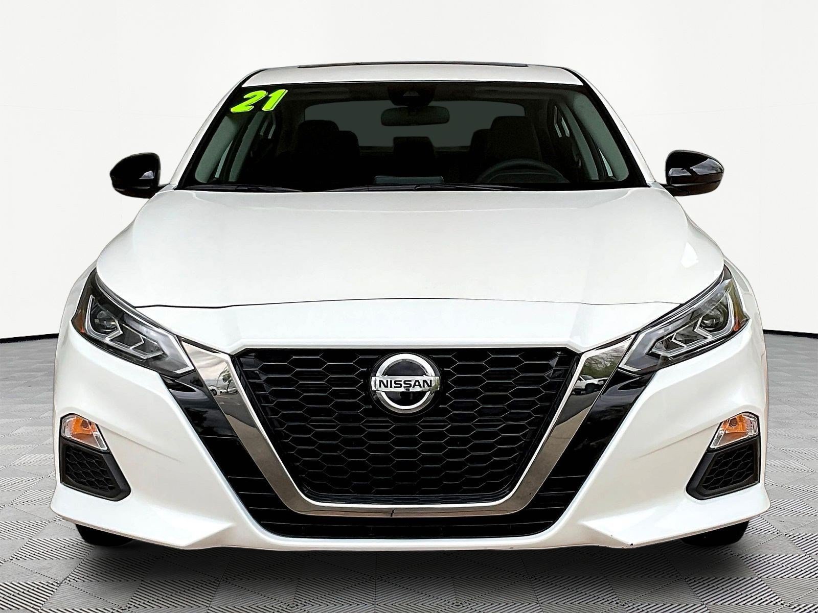 Used 2021 Nissan Altima 2.5 SR w/ SR Premium Package AWD/4WD image 2