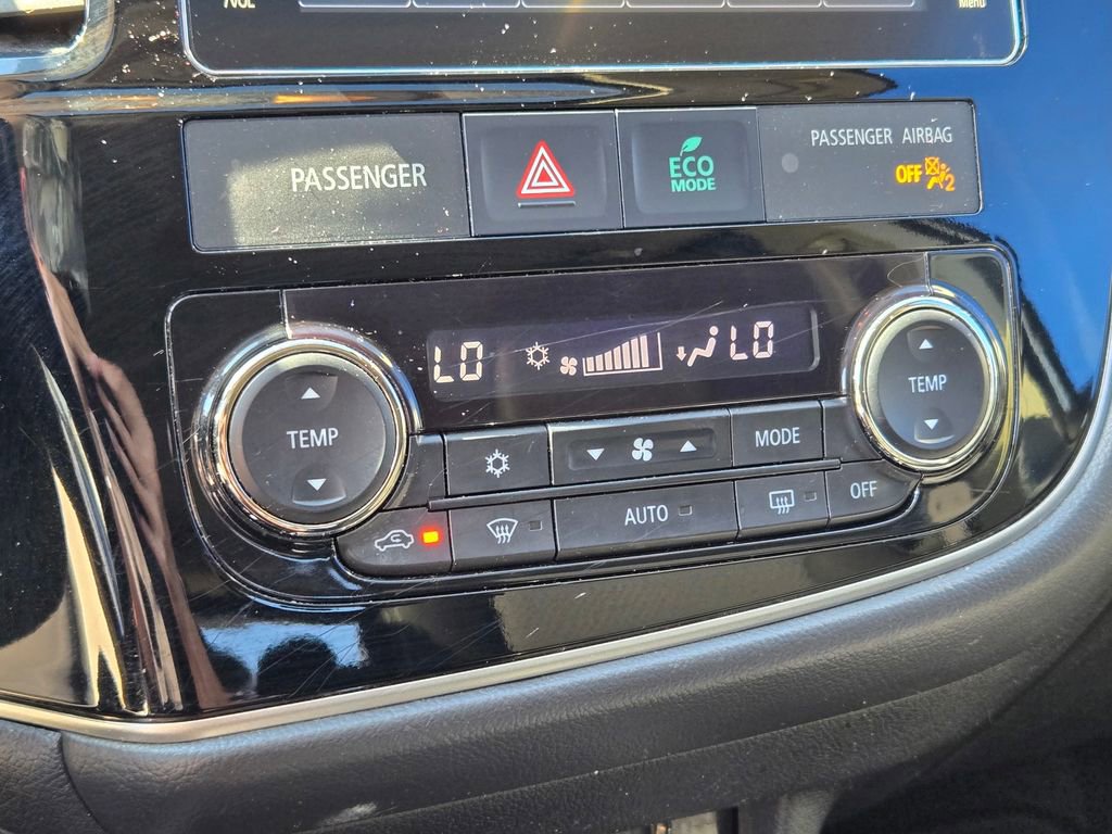 Used 2018 Mitsubishi Outlander SE FWD image 35