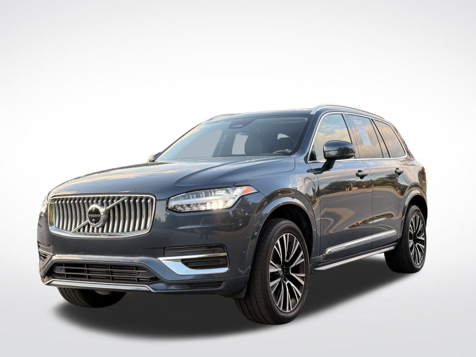 Used 2023 Volvo XC90 T8 Plus image 12