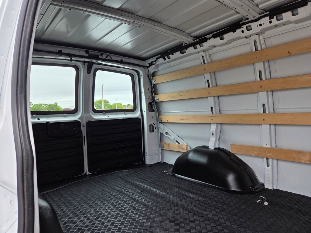 Used 2024 GMC Savana 2500 w/ Driver Convenience Package image 14