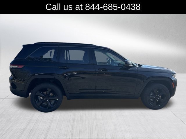 New 2026 Jeep Grand Cherokee Limited w/ Limited Altitude Package AWD/4WD image 4