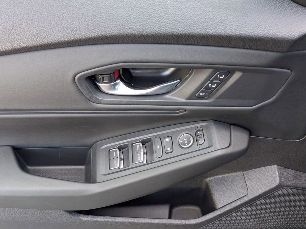 Certified 2025 Honda Accord EX-L image 6