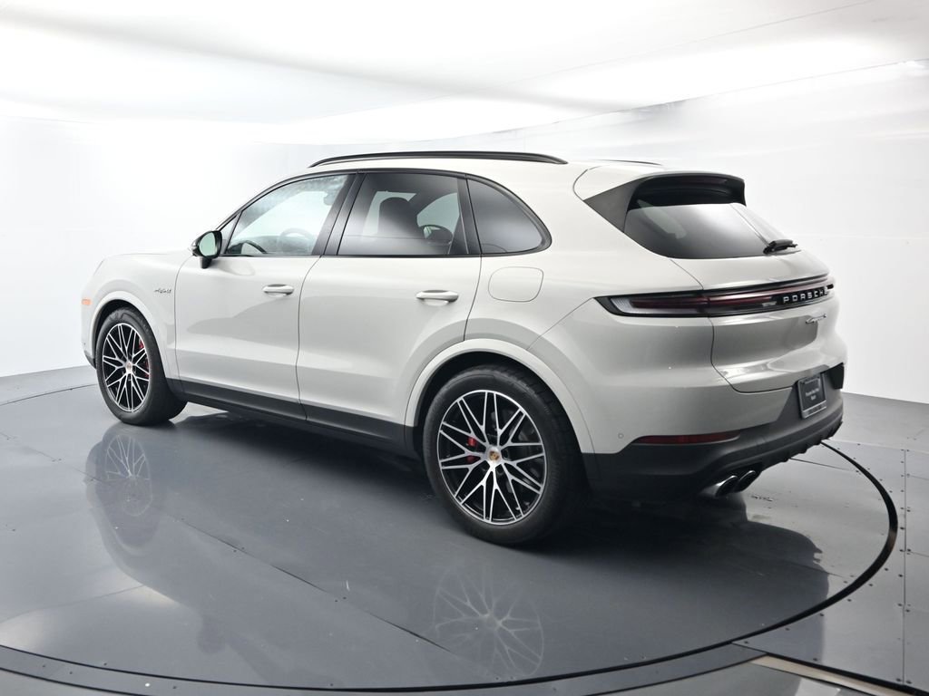 Certified 2025 Porsche Cayenne S image 3