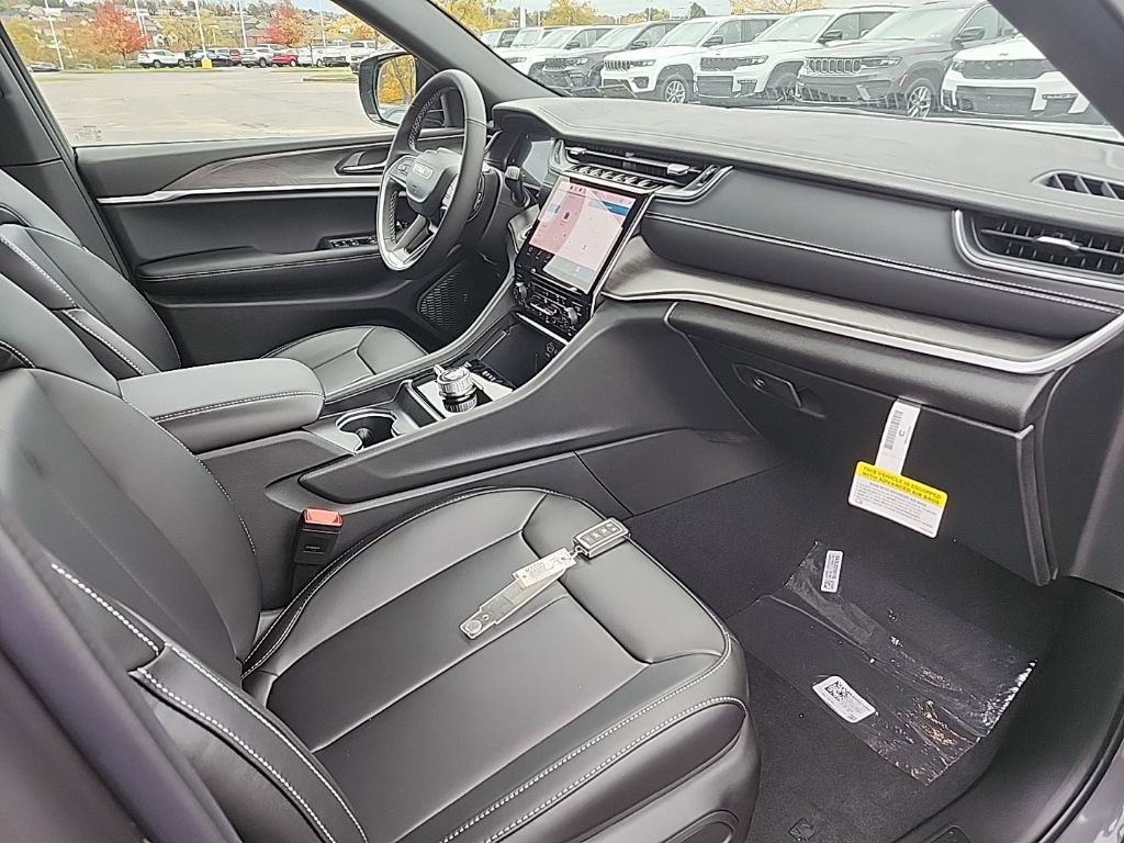 New 2025 Jeep Grand Cherokee L Limited w/ Trailer Tow Package image 10