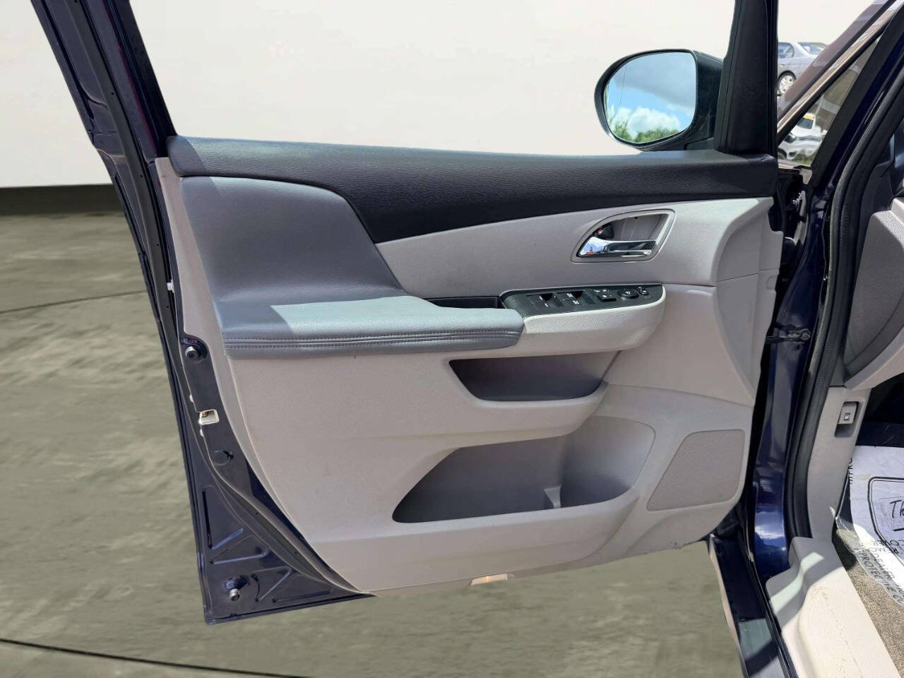 Used 2015 Honda Odyssey LX image 14