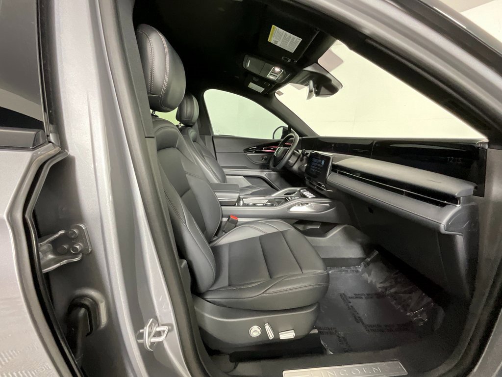 Used 2025 Lincoln Nautilus Premier w/ Jet Appearance Package image 18