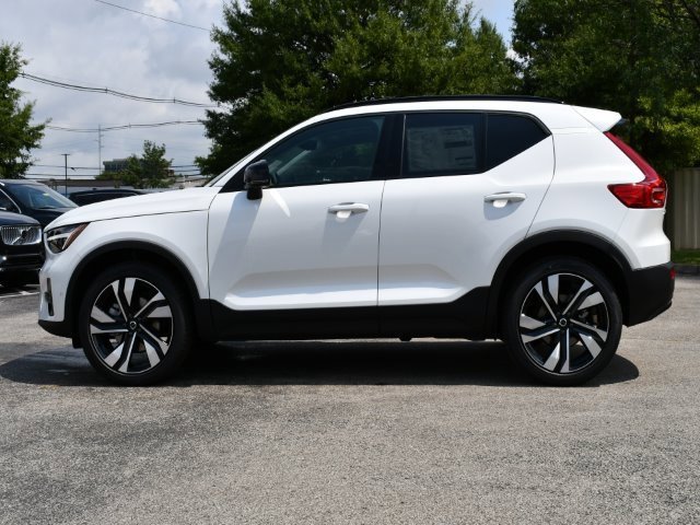 New 2025 Volvo XC40 B5 Plus w/ Protection Package Premier image 4