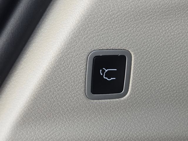 Used 2023 Chrysler Pacifica Touring-L FWD image 12