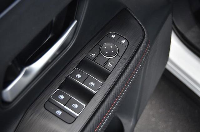 New 2025 Nissan Kicks SR image 9