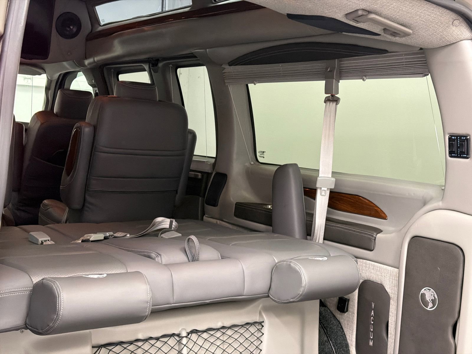 Used 2021 Chevrolet Express 2500 LS w/ Enhanced Convenience Package RWD image 12