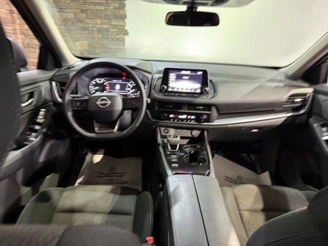 Certified 2025 Nissan Rogue SV image 25