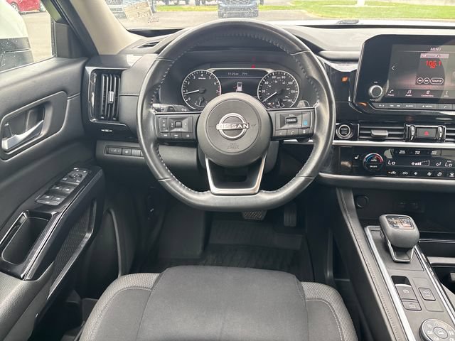 Used 2022 Nissan Pathfinder SV AWD/4WD image 13