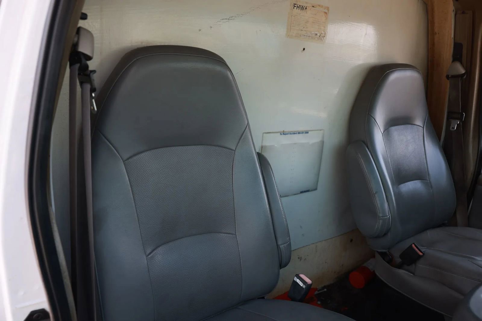 Used 2005 Ford E-350 and Econoline 350 Super Duty image 14