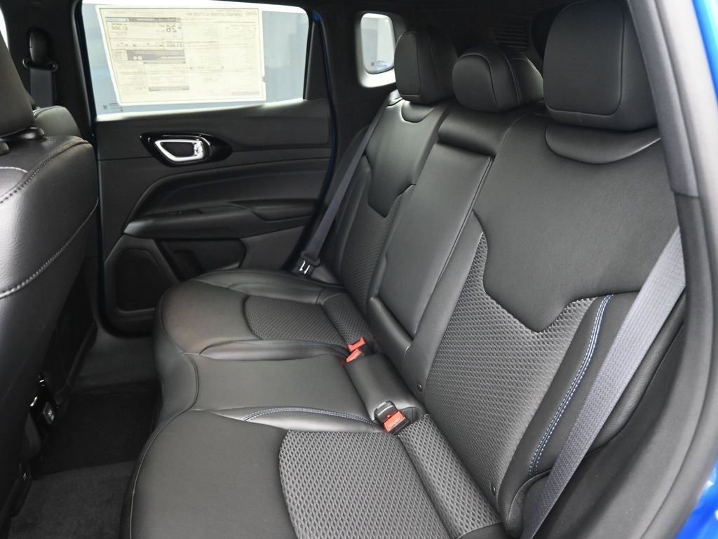 New 2026 Jeep Compass Latitude image 10