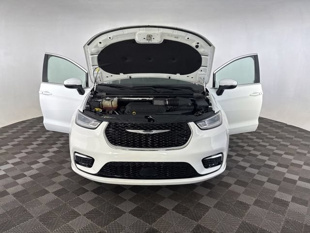 Used 2023 Chrysler Pacifica Touring-L FWD image 14