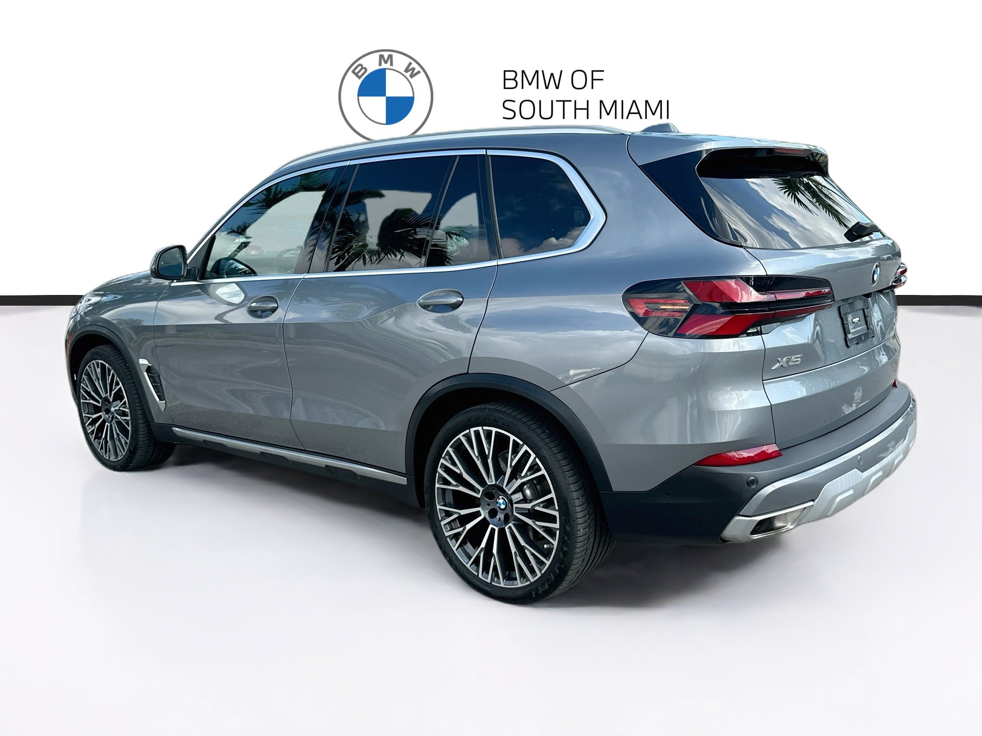 Certified 2024 BMW X5 xDrive40i w/ Parking Assistance Package AWD/4WD image 5
