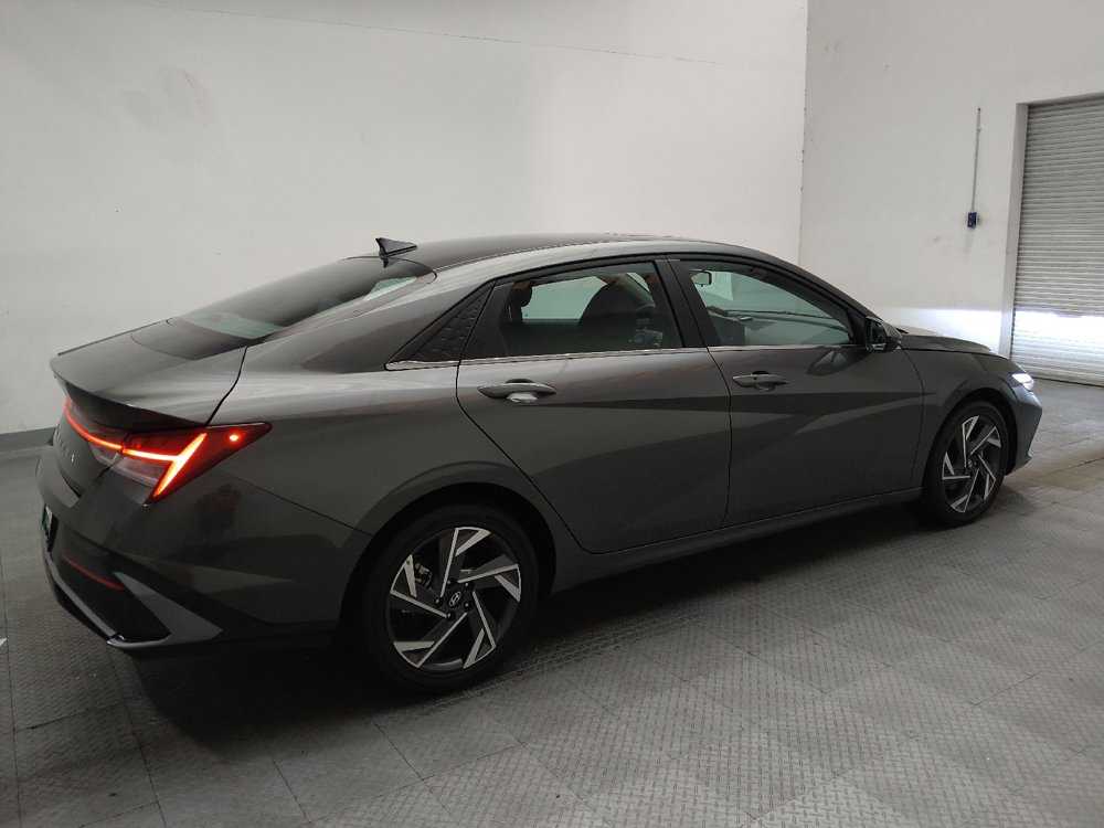 Used 2025 Hyundai Elantra SEL FWD image 10