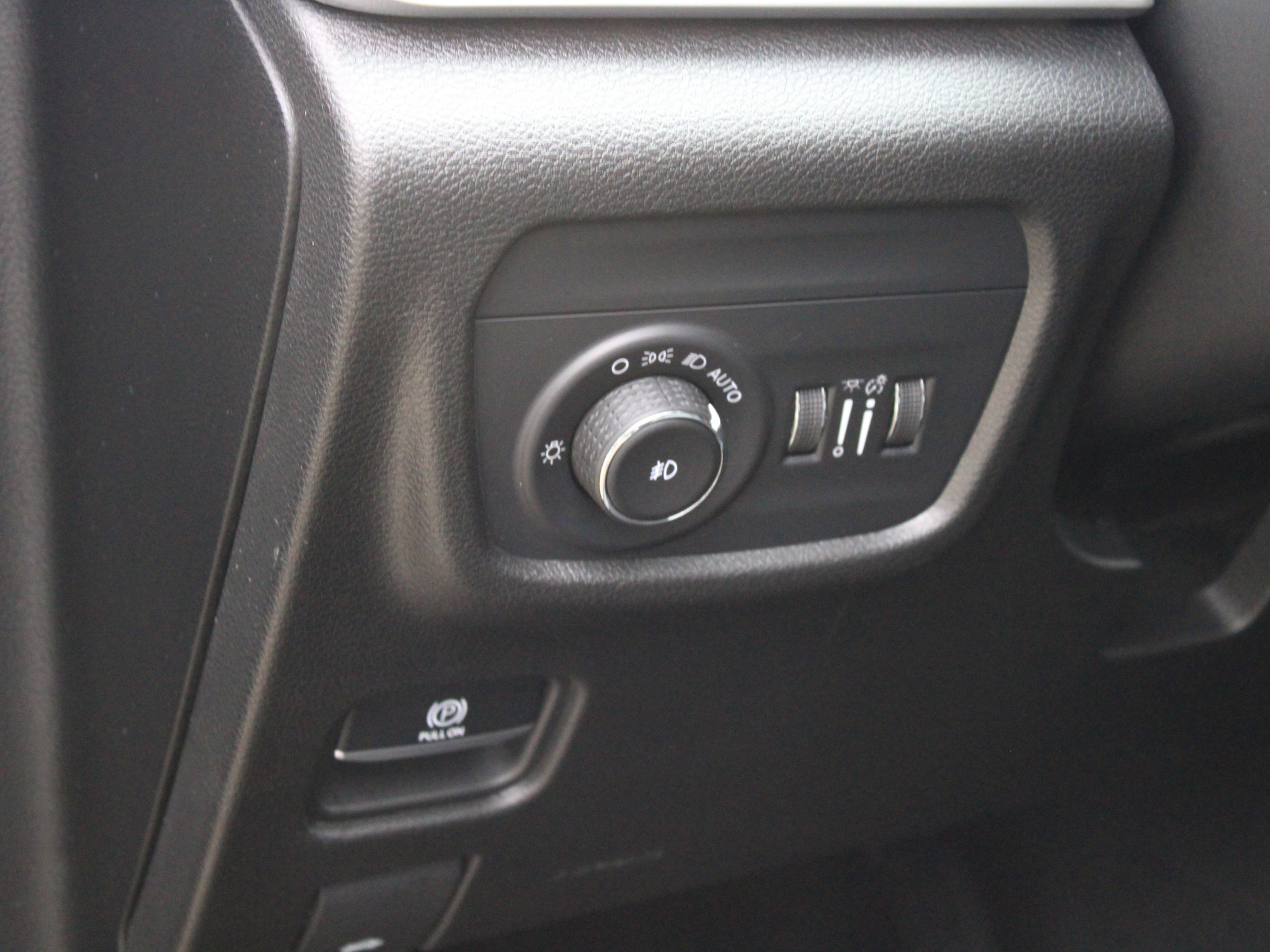 Used 2022 Jeep Grand Cherokee L Limited w/ Black Appearance Package AWD/4WD image 15