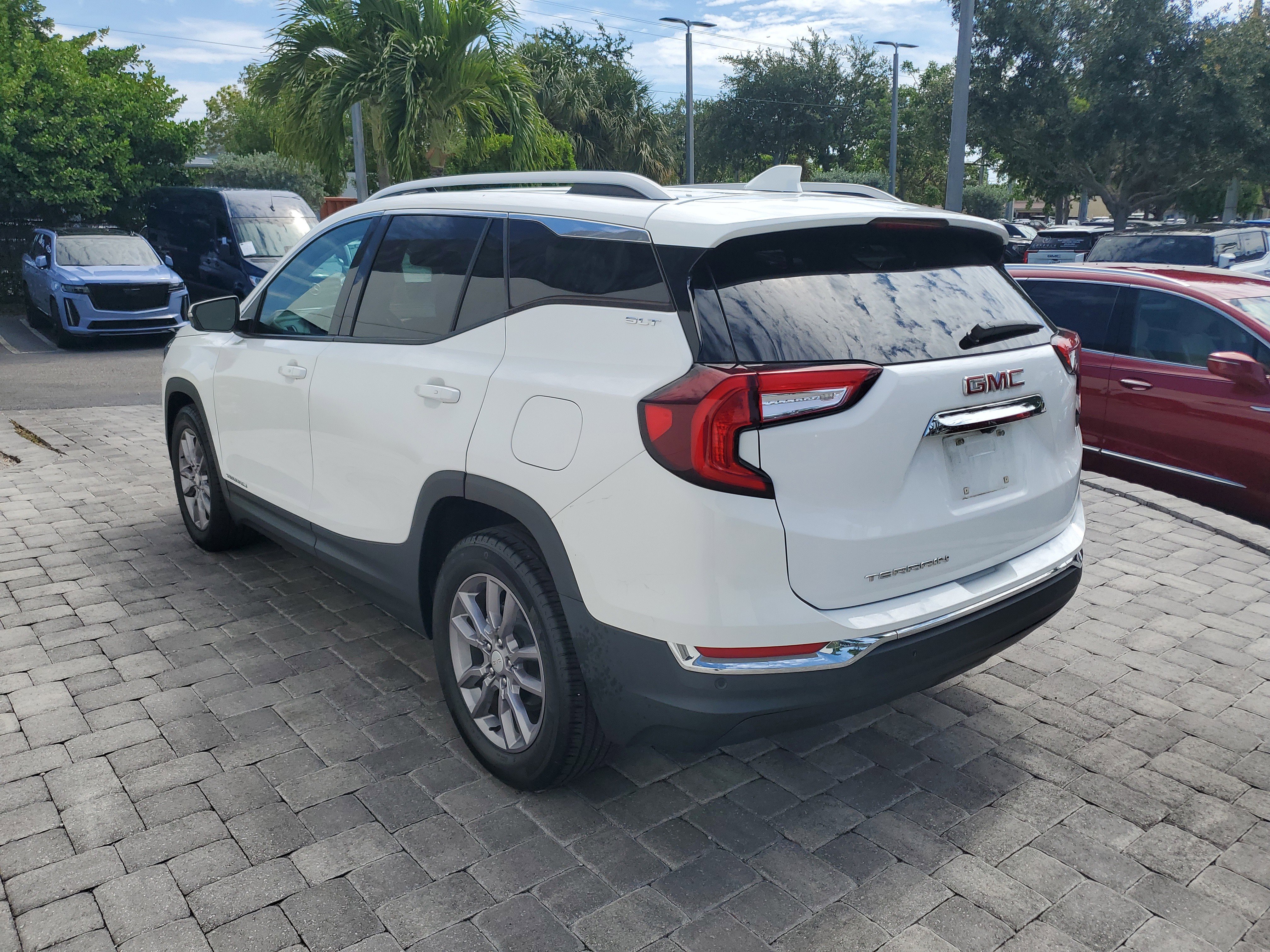 Used 2023 GMC Terrain SLT FWD image 4