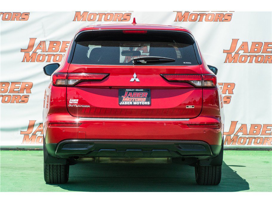 Used 2023 Mitsubishi Outlander SE Black Edition AWD/4WD image 3