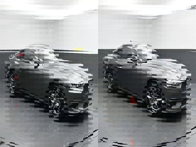 Used 2024 Ford Mustang Premium image 3