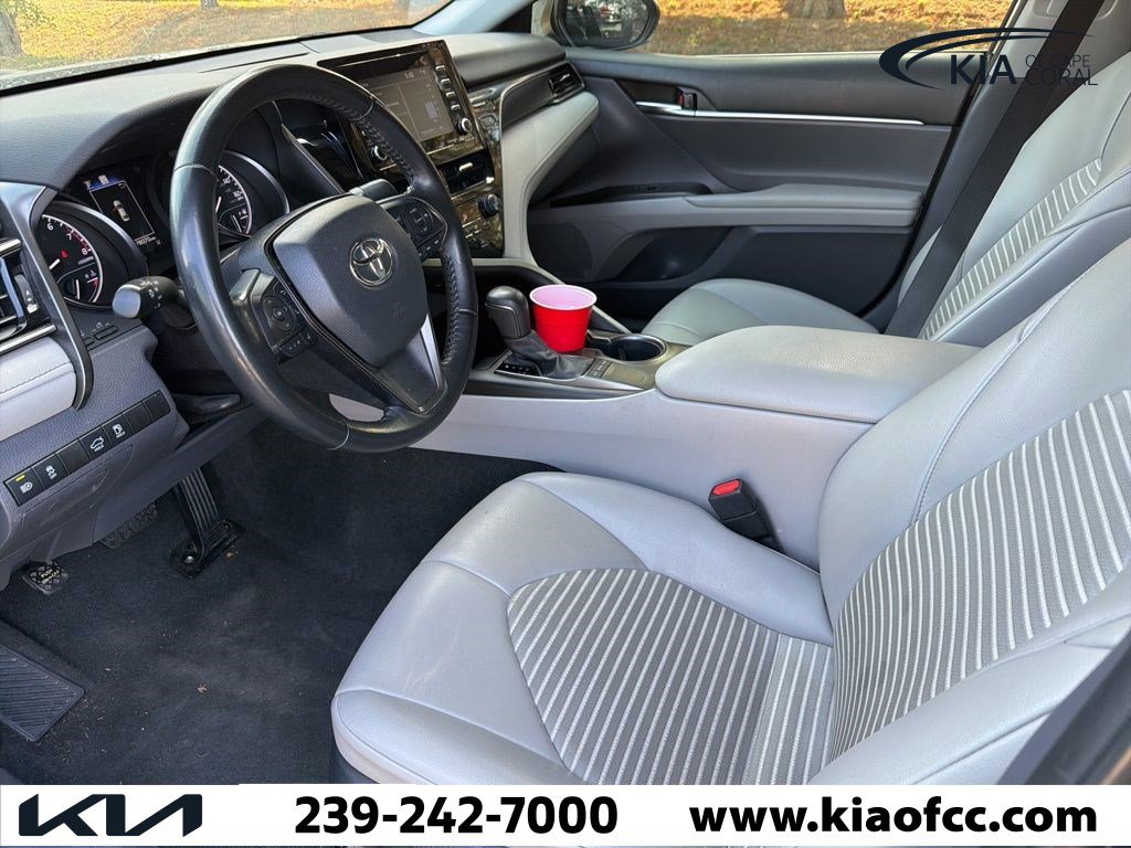 Used 2022 Toyota Camry SE image 3