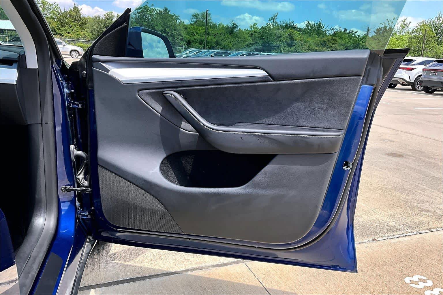 Used 2025 Tesla Model Y Long Range RWD image 22