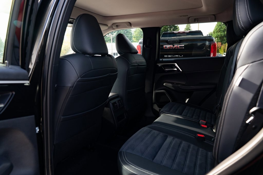 New 2025 Mitsubishi Outlander SE image 21