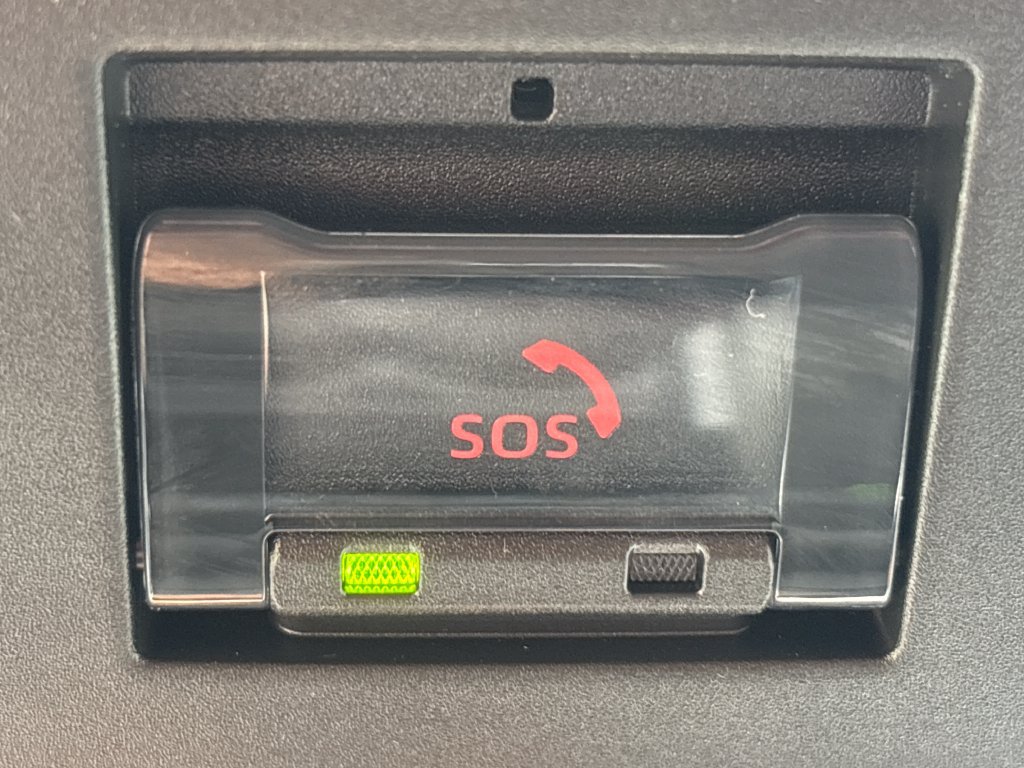 Used 2025 Toyota Prius LE FWD image 35