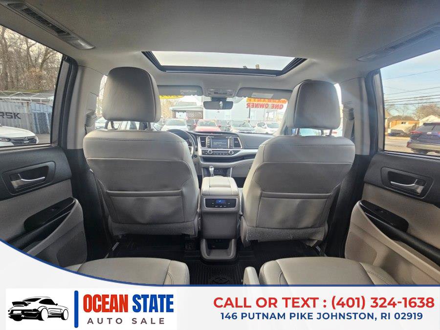 Used 2018 Toyota Highlander XLE image 16