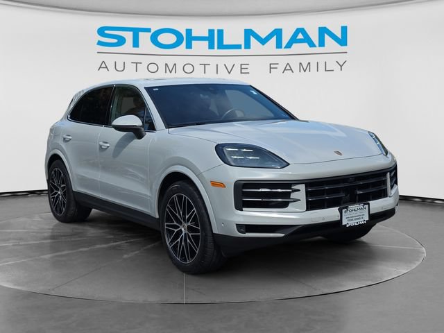 Used 2024 Porsche Cayenne AWD/4WD image 3