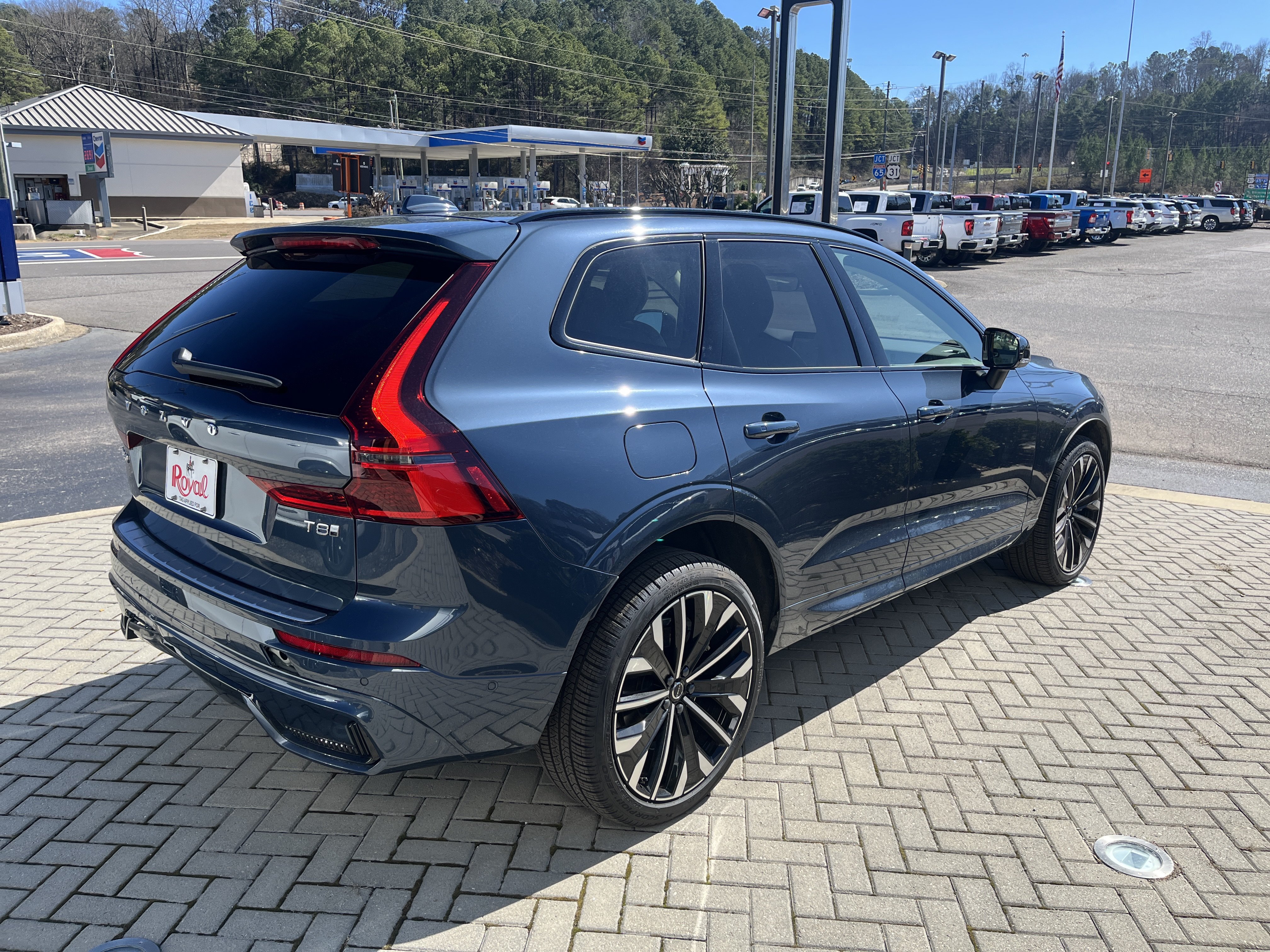New 2026 Volvo XC60 T8 Ultra w/ Protection Package Premier AWD/4WD image 5