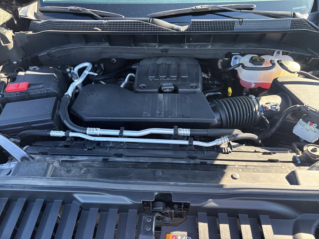 Used 2024 Chevrolet Silverado 1500 LT AWD/4WD image 34