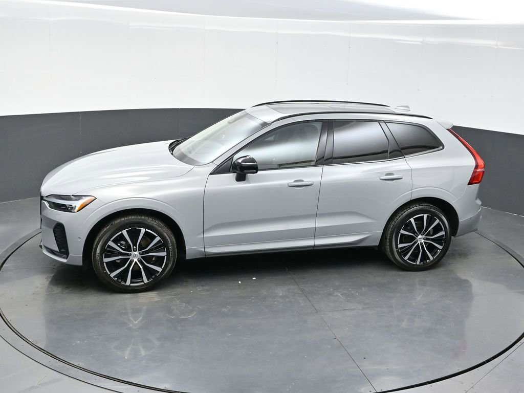 Used 2025 Volvo XC60 B5 Plus image 25