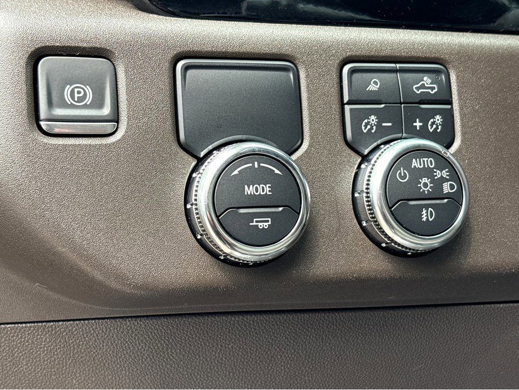Certified 2025 GMC Sierra 1500 SLT RWD image 12
