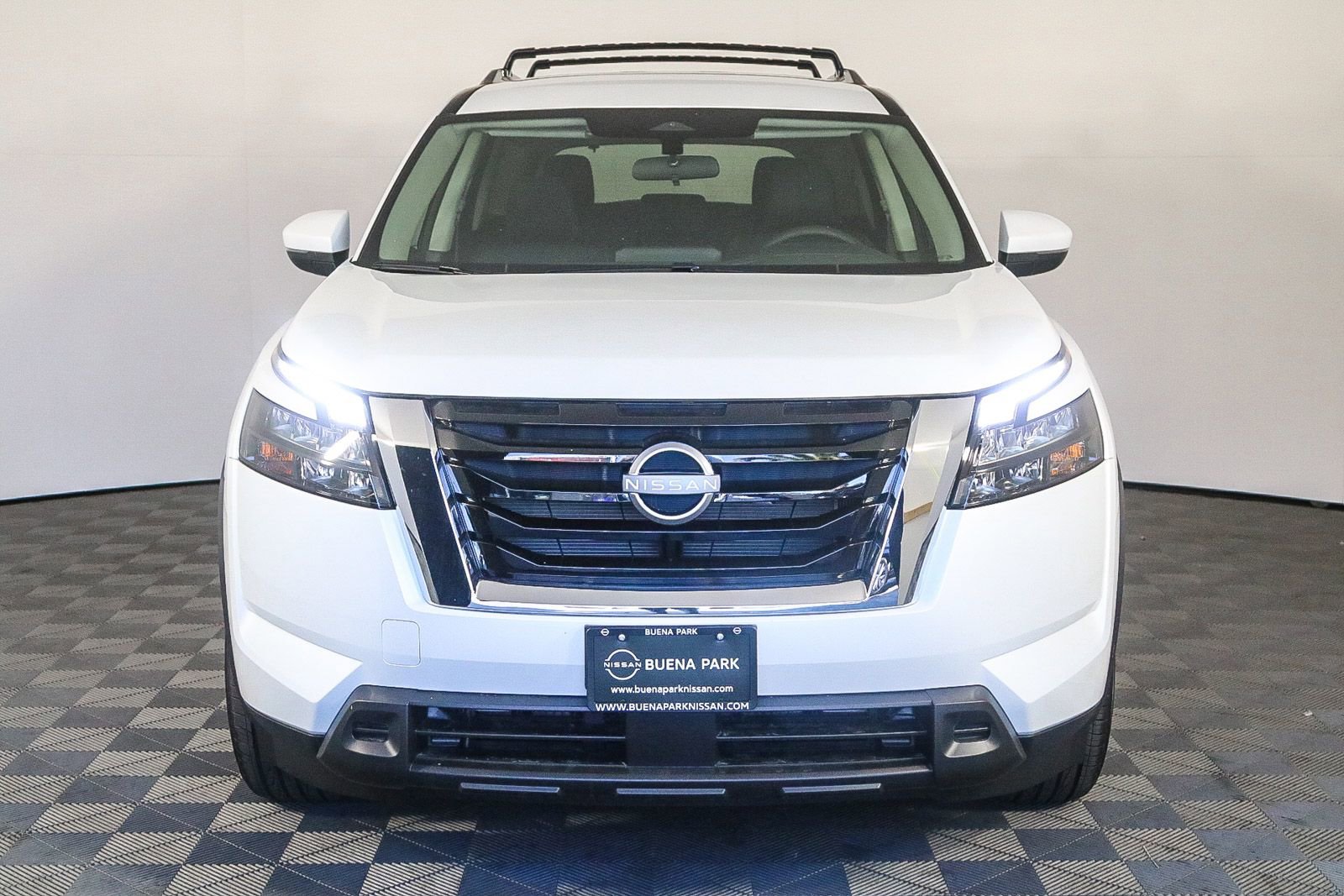 Certified 2025 Nissan Pathfinder SV image 2