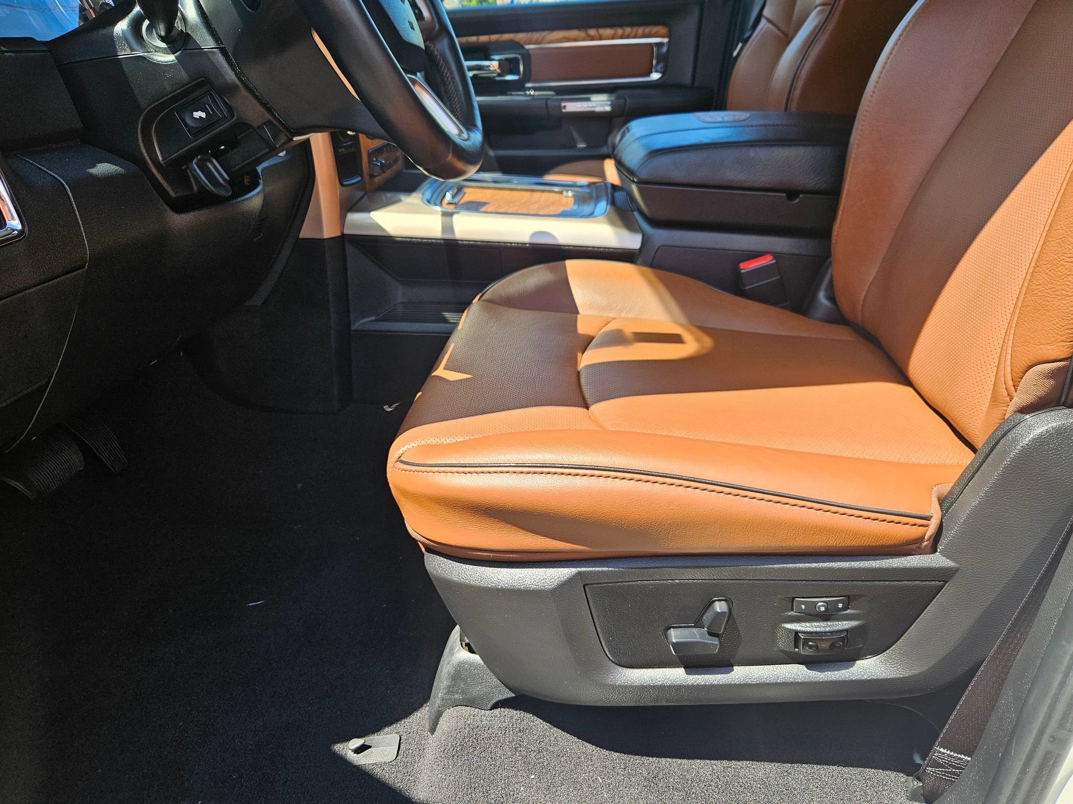 Used 2017 RAM 3500 Laramie Longhorn AWD/4WD image 13