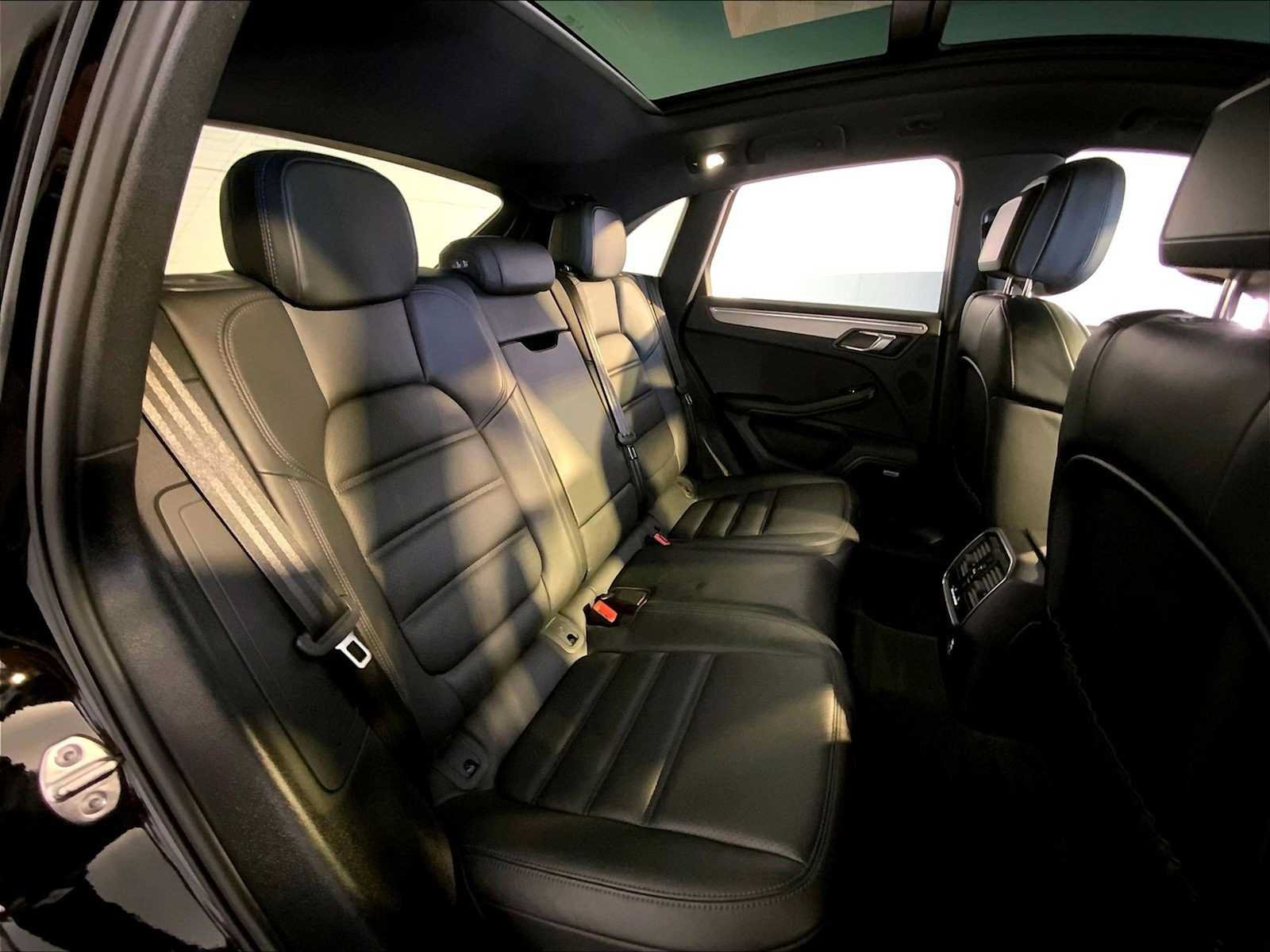 Certified 2022 Porsche Macan S AWD/4WD image 23