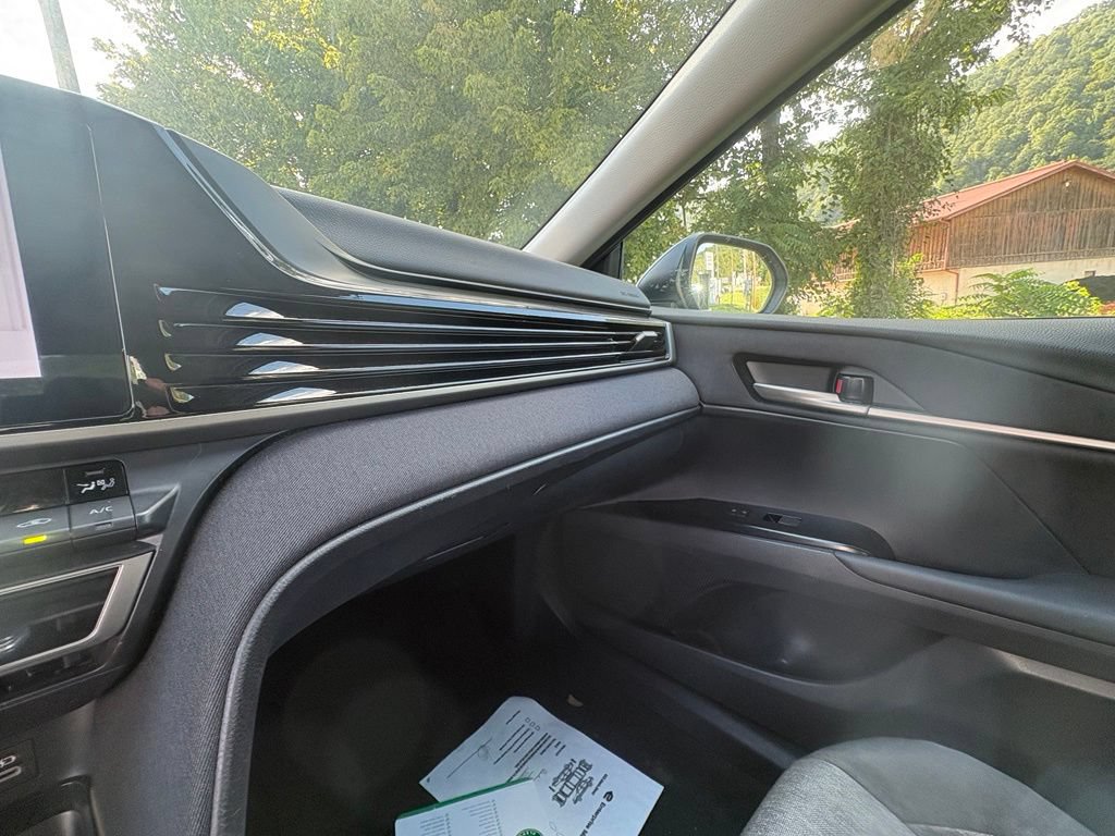 Used 2025 Toyota Camry LE FWD image 19