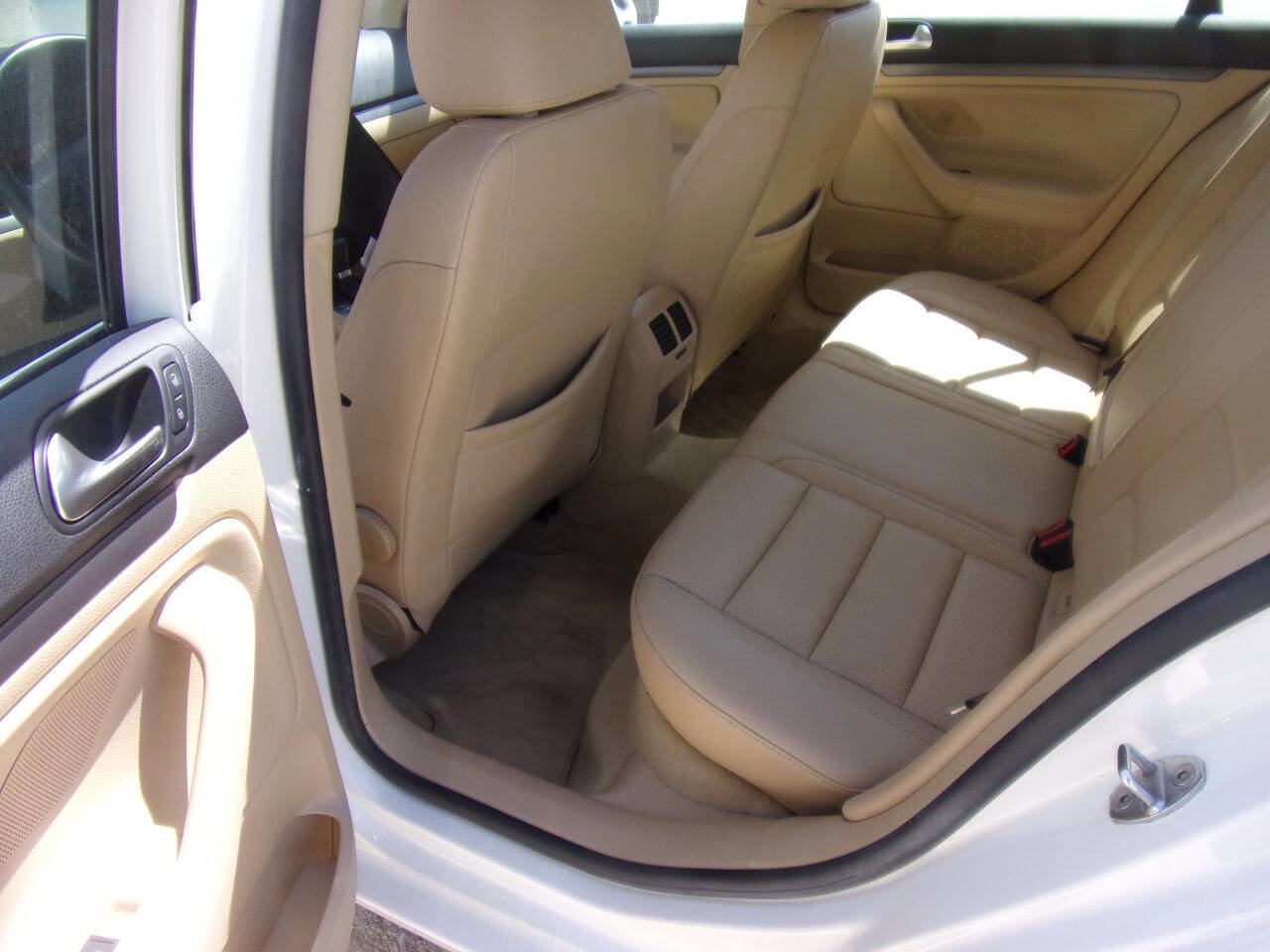 Used 2008 Volkswagen Jetta SEL FWD image 4
