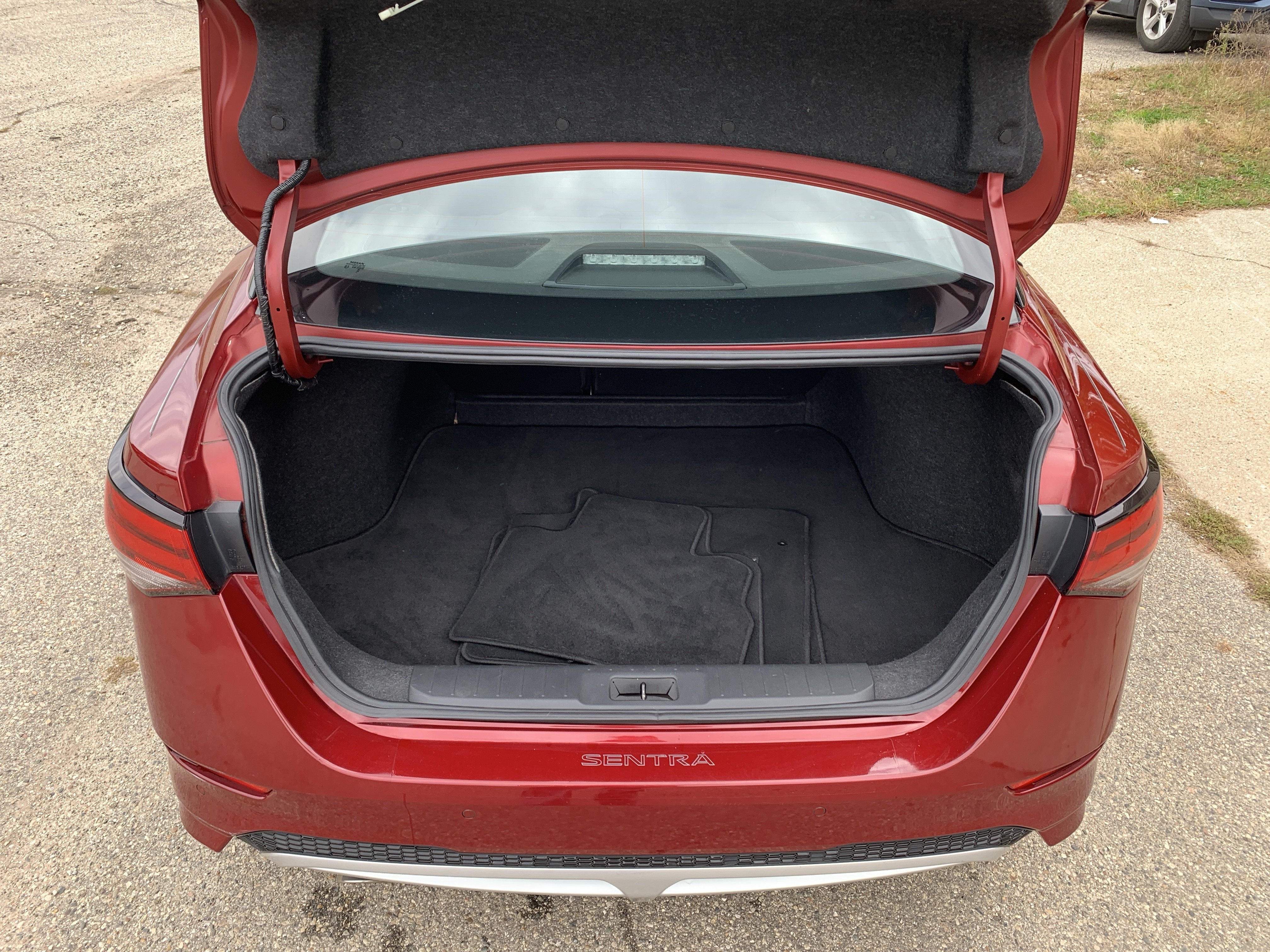 Used 2023 Nissan Sentra SR w/ SR Premium Package FWD image 6