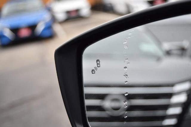 New 2025 Nissan Versa SR w/ Trunk Package image 10