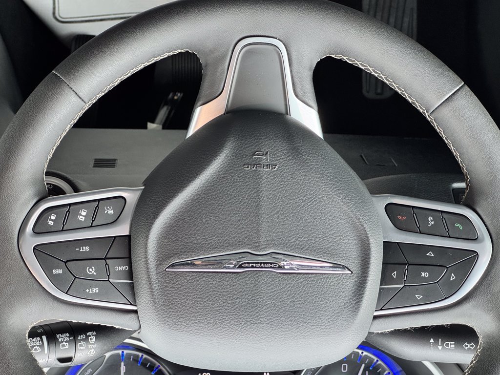 Used 2025 Chrysler Pacifica Select FWD image 21