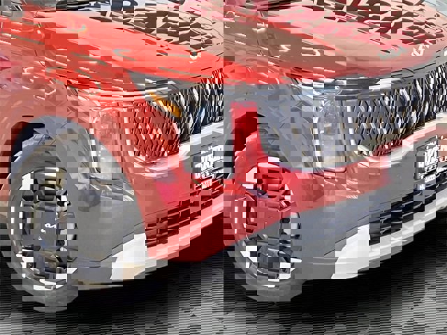 Used 2025 Kia Carnival EX image 35