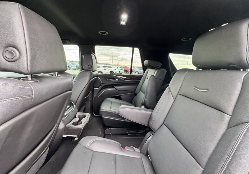Used 2021 Cadillac Escalade Luxury RWD image 2