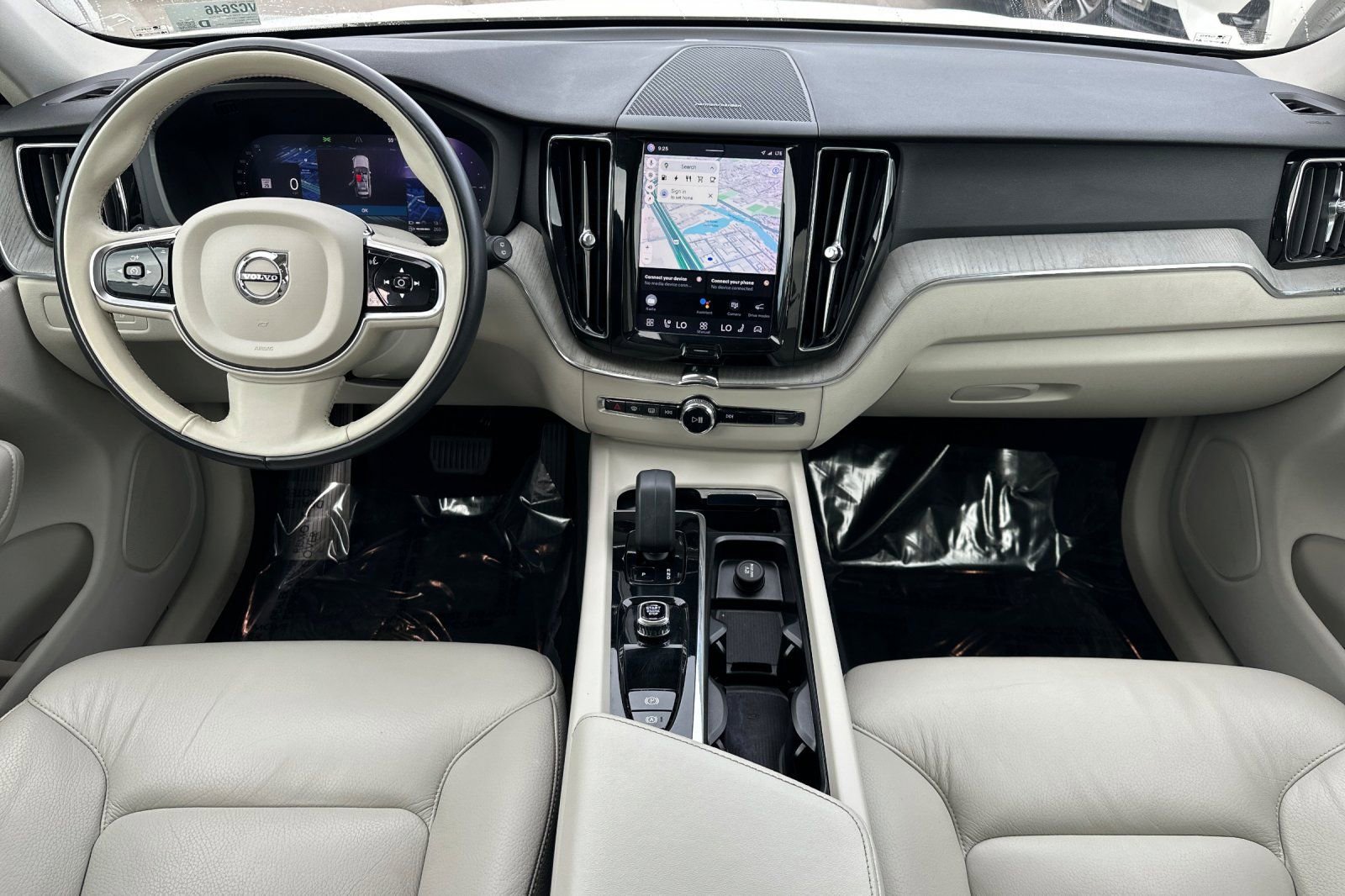 Used 2023 Volvo XC60 T8 Plus image 3