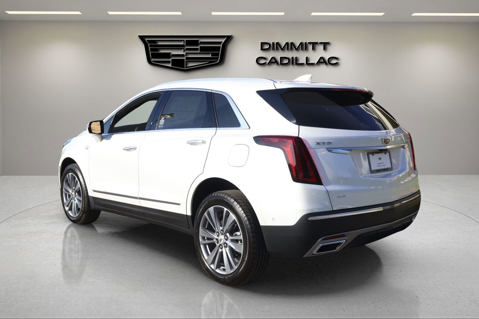 New 2026 Cadillac XT5 Premium Luxury AWD/4WD image 3
