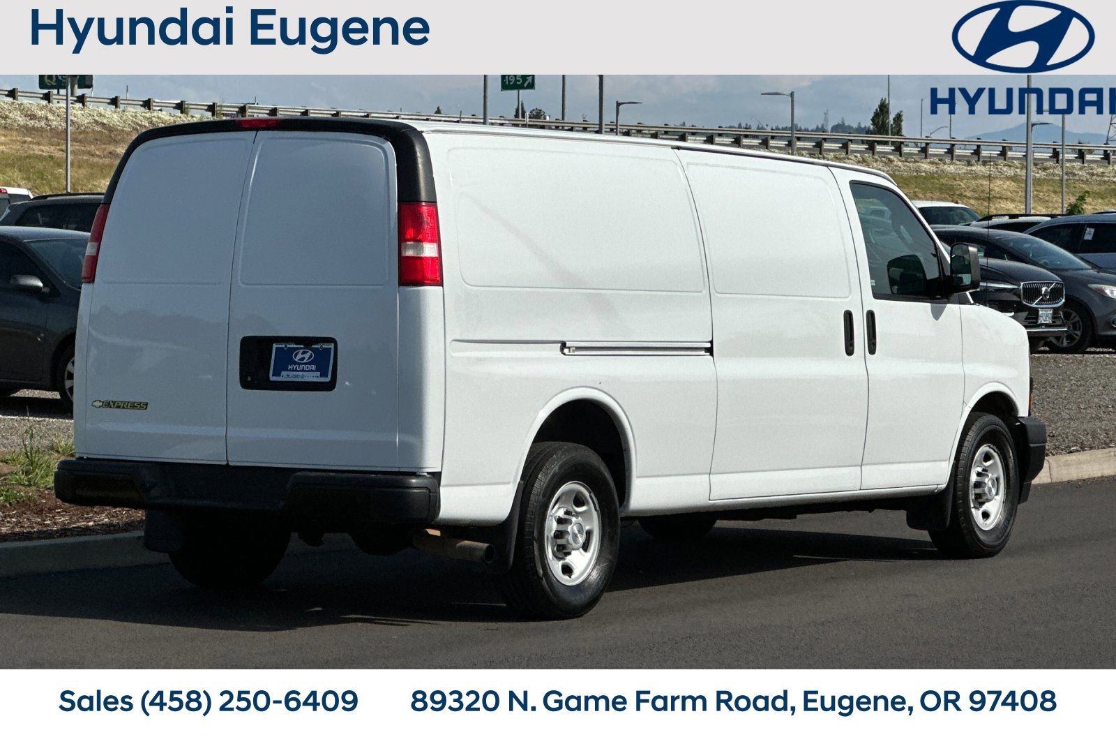 Used 2018 Chevrolet Express 3500 Extended w/ Driver Convenience Package RWD image 3